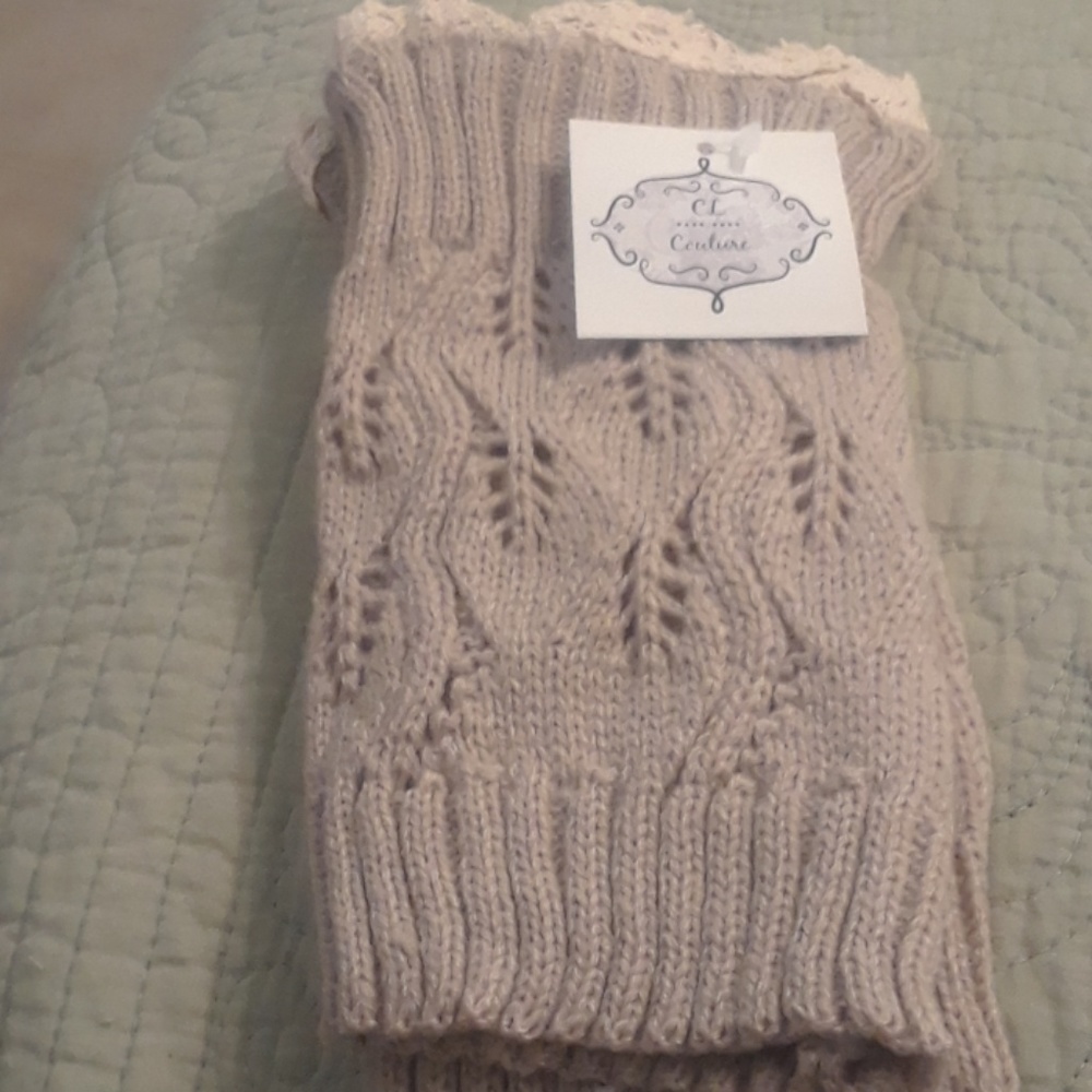 NWT fingerless knitted lace gloves